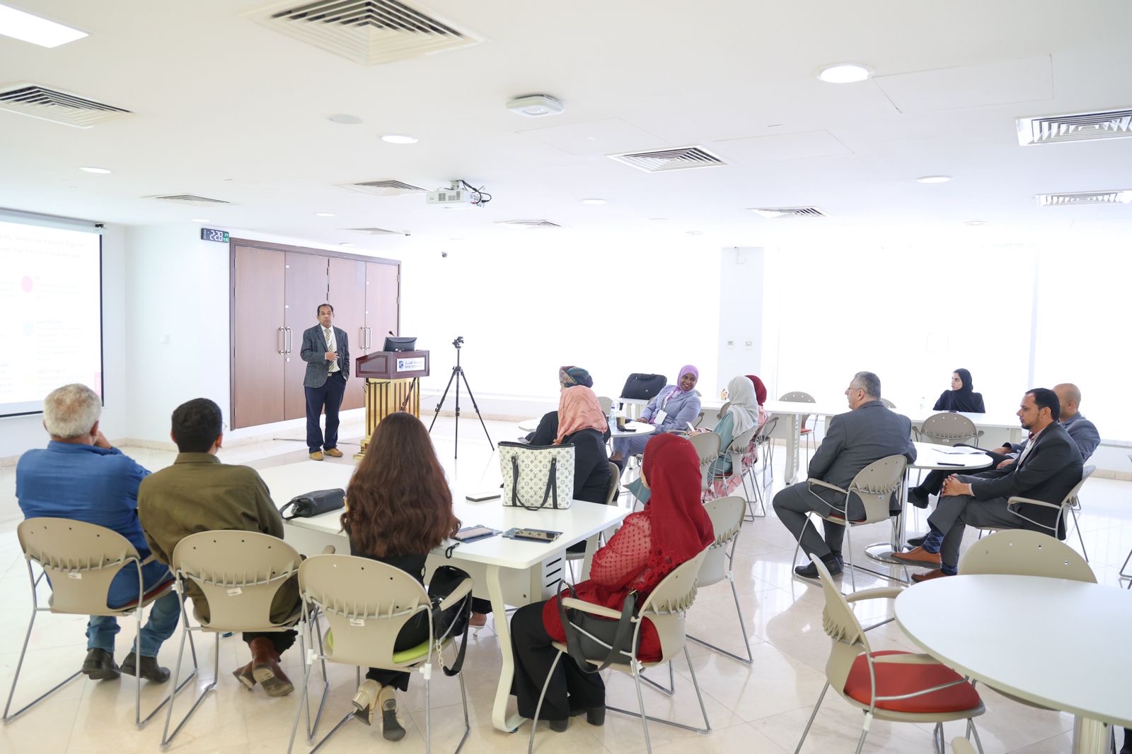تعزيز الأولويات الوطنية نحو الوصول العالمي عنوان المؤتمر البحثي السابع لجامعة صحار