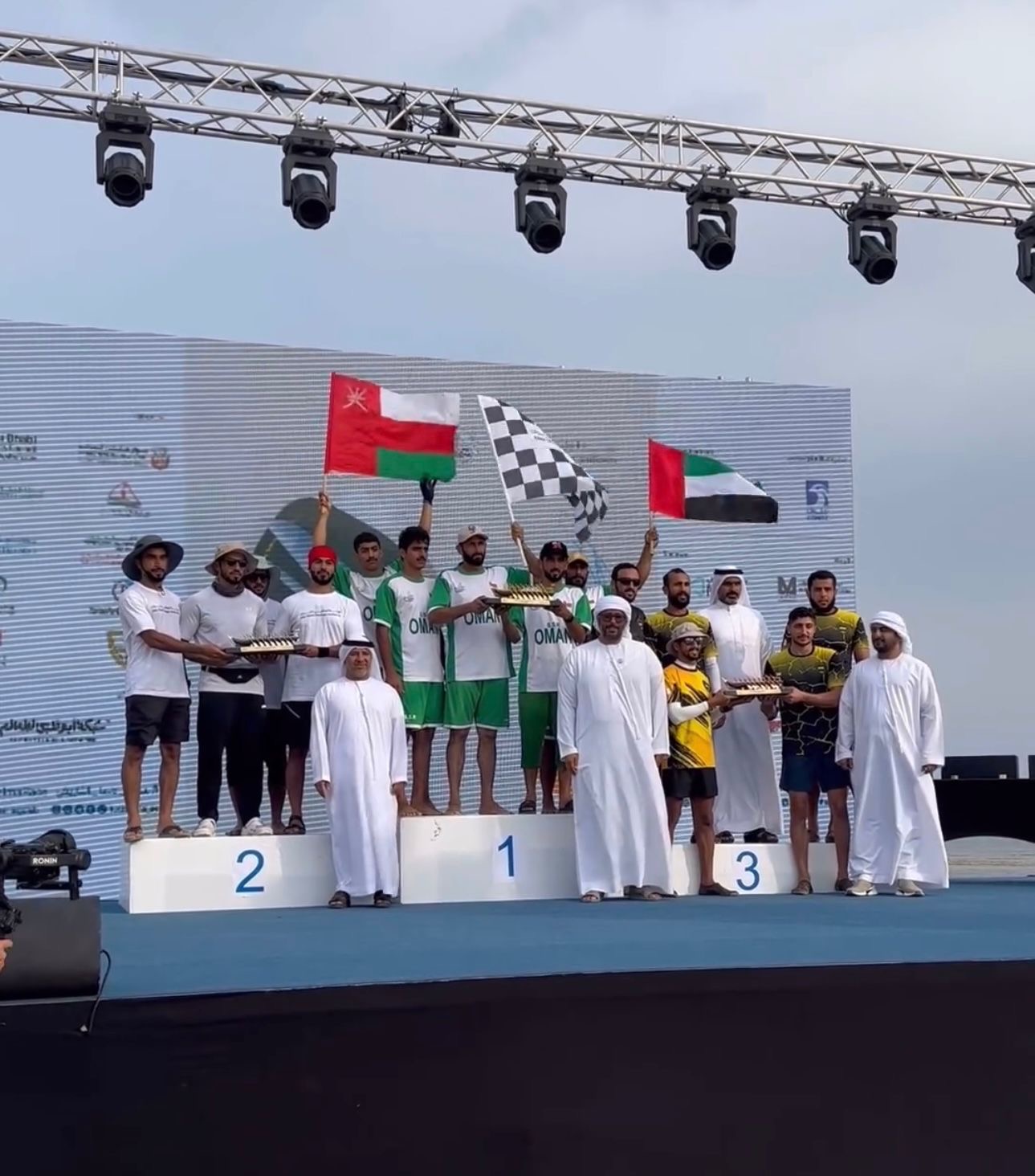 فريق شباب صُحار للتجديف يتوّج بالمركز الأول بسباق التجديف التراثي بدولة الإمارات العربية المتحدة